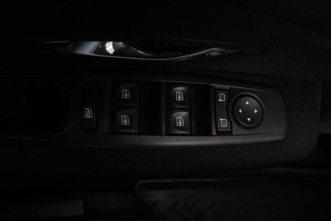 Renault Fluence I Рестайлинг с пробегом 2014 года, цена 995 000 рублей, 132092 км, седан, Автокод Объявления