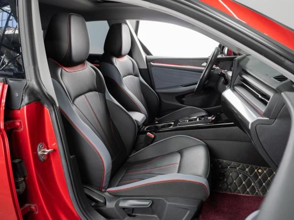 Volkswagen Lamando II с пробегом 2022 года, цена 2 500 000 рублей, 27403 км, лифтбек, Автокод Объявления