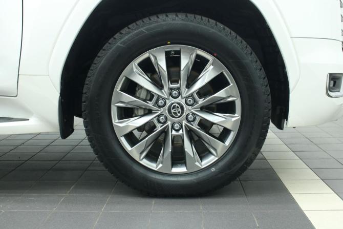 Toyota Land Cruiser 300 Series с пробегом 2021 года, цена 10 990 000 рублей, 58661 км, внедорожник, Автокод Объявления