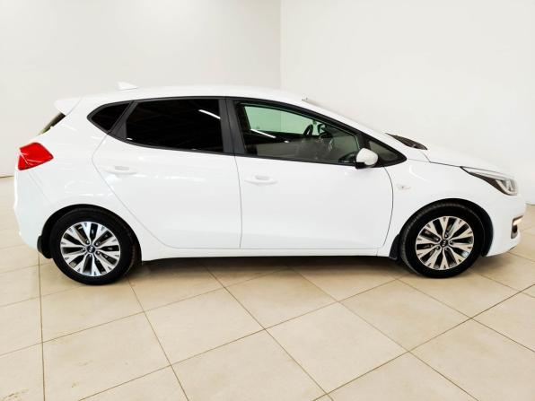 Kia Ceed II Рестайлинг с пробегом 2018 года, цена 1 430 000 рублей, 88881 км, универсал, Автокод Объявления
