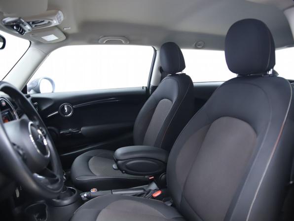 Mini Hatch III (F55/F56) Рестайлинг с пробегом 2018 года, цена 1 730 000 рублей, 69244 км, хэтчбек, Автокод Объявления