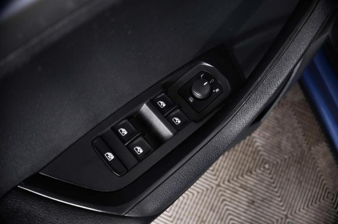 Skoda Karoq I с пробегом 2020 года, цена 2 419 000 рублей, 113711 км, внедорожник, Автокод Объявления