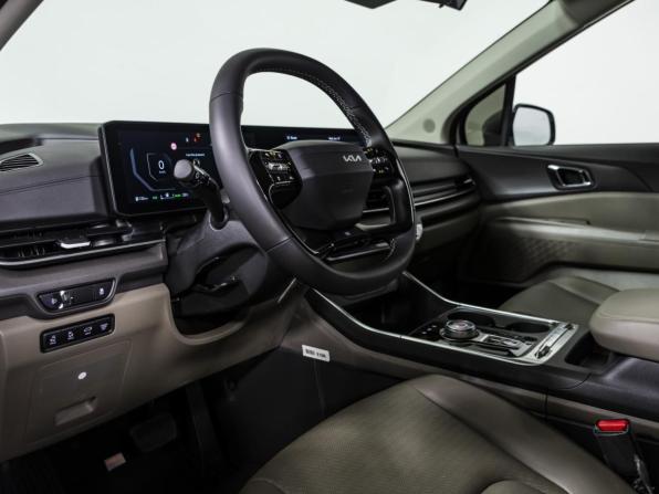 Kia Carnival IV Рестайлинг с пробегом 2025 года, цена 6 580 000 рублей, 7800 км, минивэн, Автокод Объявления
