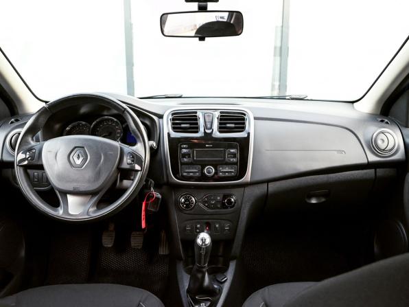 Renault Sandero II с пробегом 2017 года, цена 1 054 000 рублей, 101000 км, хэтчбек, Автокод Объявления