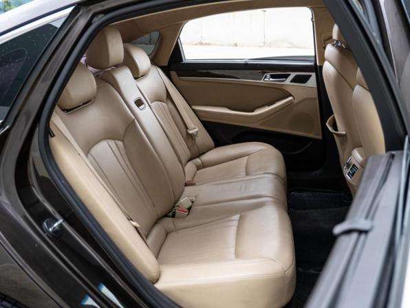 Hyundai Genesis II с пробегом 2014 года, цена 1 950 000 рублей, 172461 км, седан, Автокод Объявления