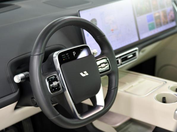 Li Auto (Lixiang) L6 с пробегом 2025 года, цена 5 680 000 рублей, 24100 км, внедорожник, Автокод Объявления