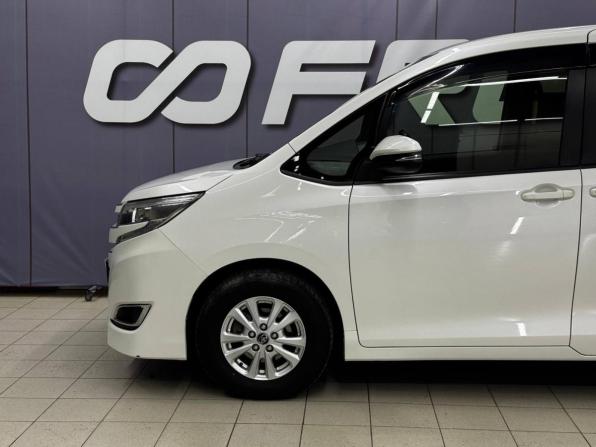 Toyota Noah III (R80) Рестайлинг с пробегом 2017 года, цена 1 949 000 рублей, 162000 км, минивэн, Автокод Объявления