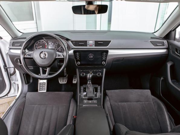 Skoda Superb III с пробегом 2019 года, цена 1 825 000 рублей, 84000 км, лифтбек, Автокод Объявления