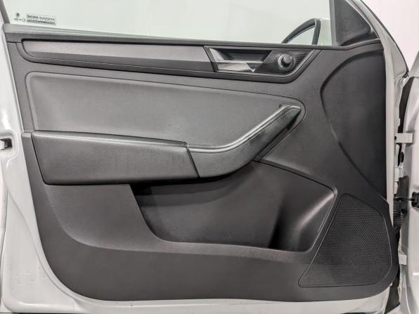 Skoda Rapid I Рестайлинг с пробегом 2019 года, цена 895 000 рублей, 196149 км, лифтбек, Автокод Объявления