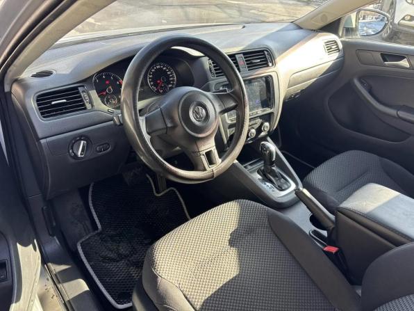 Volkswagen Jetta VI с пробегом 2013 года, цена 870 000 рублей, 305000 км, седан, Автокод Объявления