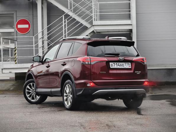 Toyota RAV4 IV (XA40) Рестайлинг с пробегом 2017 года, цена 2 319 000 рублей, 176591 км, внедорожник, Автокод Объявления
