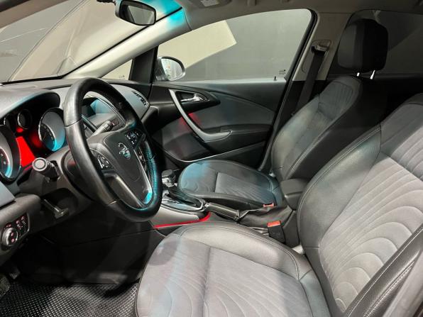 Opel Astra J Рестайлинг с пробегом 2013 года, цена 670 000 рублей, 144169 км, седан, Автокод Объявления