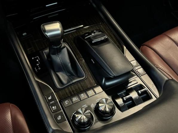 Lexus LX III Рестайлинг 2 с пробегом 2018 года, цена 10 697 000 рублей, 83204 км, внедорожник, Автокод Объявления