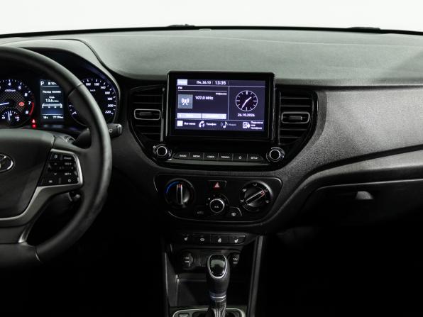 Hyundai Solaris II Рестайлинг с пробегом 2020 года, цена 1 599 700 рублей, 77134 км, седан, Автокод Объявления