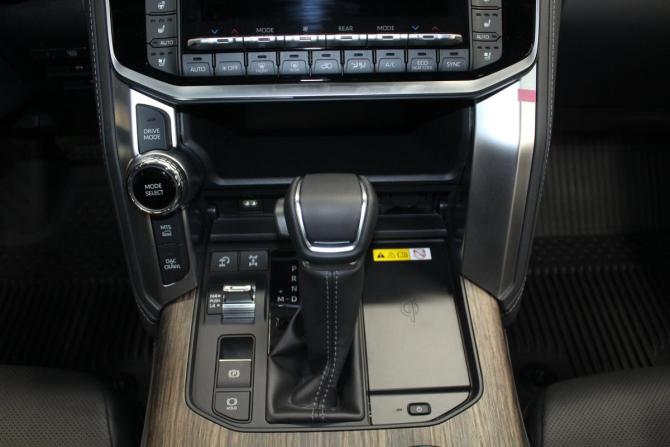 Toyota Land Cruiser 300 Series с пробегом 2021 года, цена 15 000 000 рублей, 400 км, внедорожник, Автокод Объявления