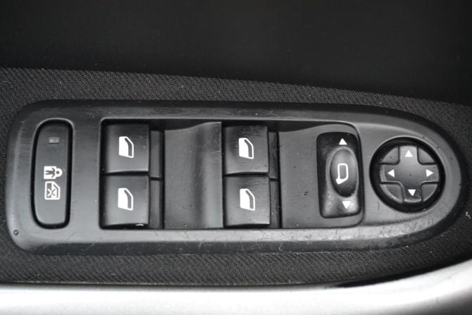 Peugeot 308 I Рестайлинг с пробегом 2011 года, цена 450 000 рублей, 220876 км, хэтчбек, Автокод Объявления