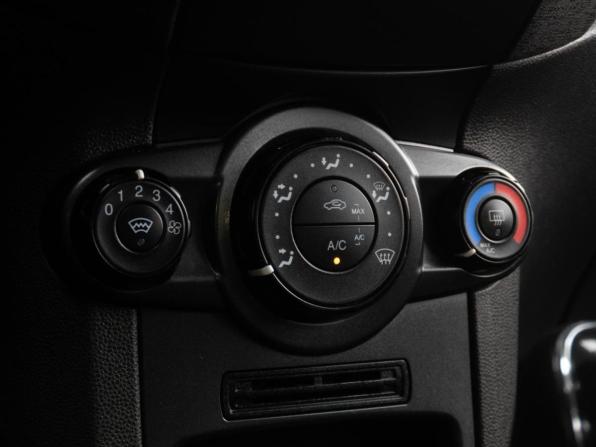 Ford Fiesta Mk6 Рестайлинг с пробегом 2016 года, цена 899 000 рублей, 117481 км, седан, Автокод Объявления