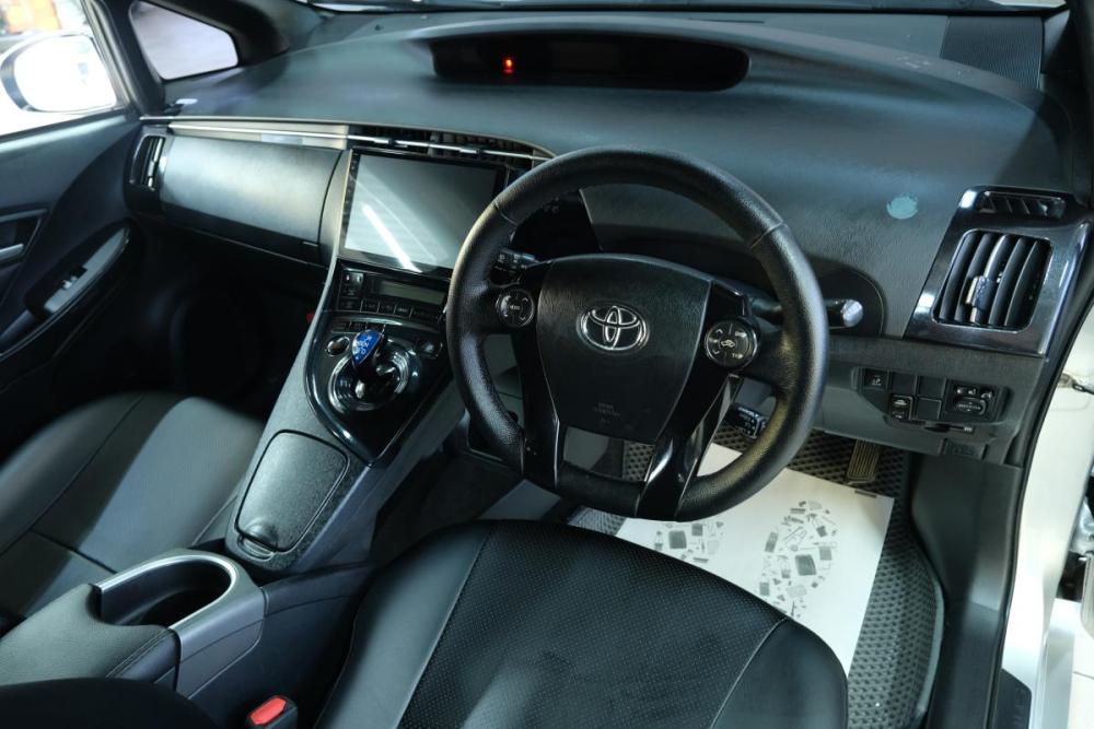 Toyota Prius III Рестайлинг (XW30) Омск  - изображение 11