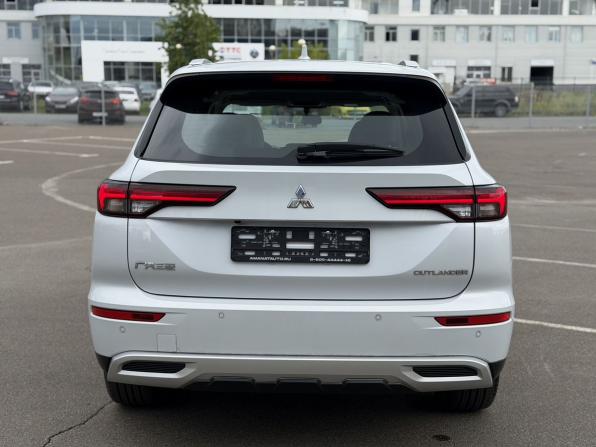 Mitsubishi Outlander IV с пробегом 2023 года, цена 3 850 000 рублей, 30 км, внедорожник, Автокод Объявления