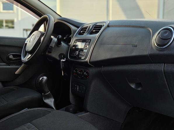Renault Sandero II с пробегом 2016 года, цена 980 000 рублей, 60000 км, хэтчбек, Автокод Объявления