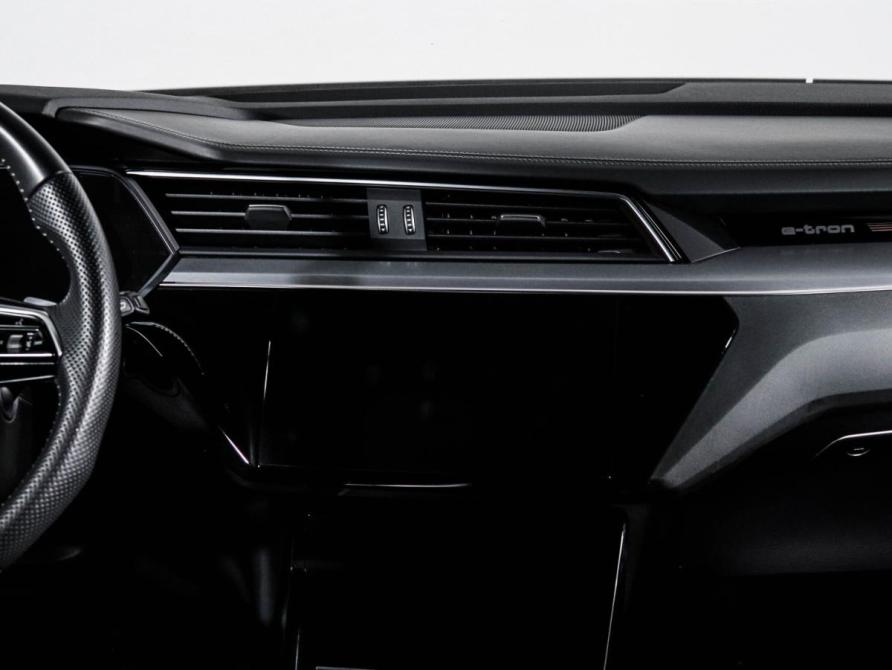 Audi e-tron I Москва  - изображение 13