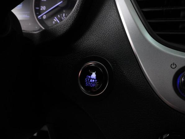 Hyundai Solaris II с пробегом 2018 года, цена 1 598 000 рублей, 100384 км, седан, Автокод Объявления
