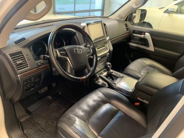 Toyota Land Cruiser 200 Series Рестайлинг 2 с пробегом 2018 года, цена 8 990 000 рублей, 42226 км, внедорожник, Автокод Объявления