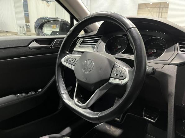 Volkswagen Passat B8 Рестайлинг с пробегом 2021 года, цена 2 330 000 рублей, 68925 км, седан, Автокод Объявления