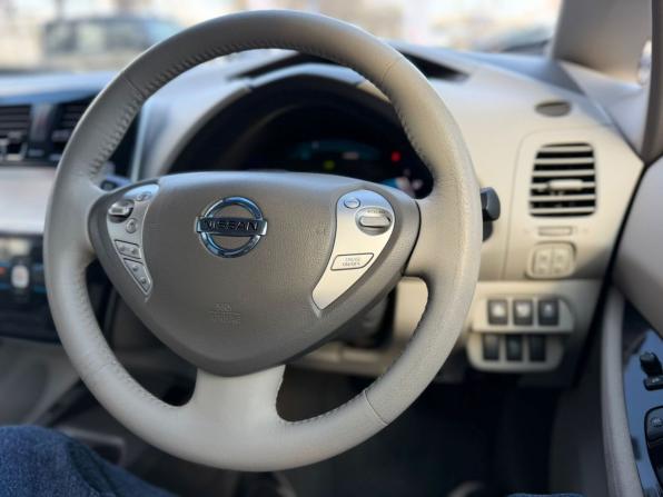 Nissan Leaf I (ZE0/AZE0) с пробегом 2012 года, цена 620 000 рублей, 79006 км, хэтчбек, Автокод Объявления