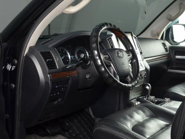 Toyota Land Cruiser 200 Series Рестайлинг 2 с пробегом 2016 года, цена 5 550 997 рублей, 227466 км, внедорожник, Автокод Объявления