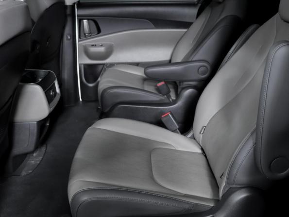 Kia Carnival IV Рестайлинг с пробегом 2024 года, цена 5 395 500 рублей, 20996 км, минивэн, Автокод Объявления