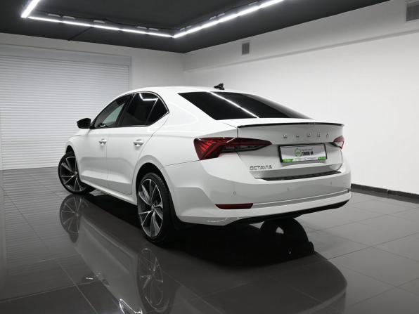 Skoda Octavia IV (A8) с пробегом 2020 года, цена 2 445 000 рублей, 122057 км, лифтбек, Автокод Объявления