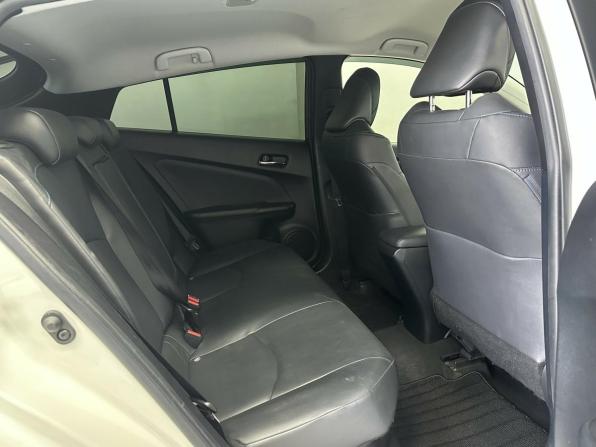 Toyota Prius IV (XW50) с пробегом 2019 года, цена 2 150 000 рублей, 76115 км, лифтбек, Автокод Объявления