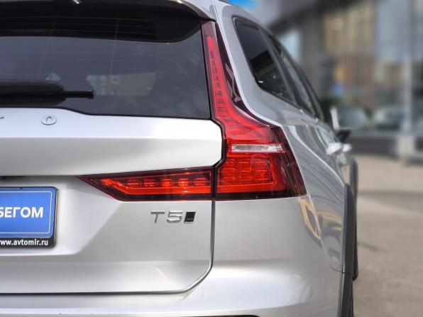 Volvo V60 Cross Country II с пробегом 2019 года, цена 3 050 000 рублей, 161476 км, универсал, Автокод Объявления