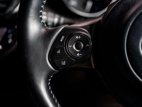 Toyota C-HR I Рестайлинг с пробегом 2020 года, цена 1 900 000 рублей, 89400 км, внедорожник, Автокод Объявления