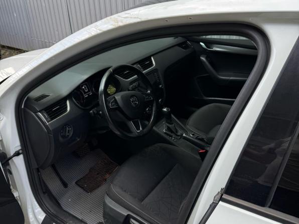 Skoda Octavia III (A7) Рестайлинг с пробегом 2018 года, цена 1 397 000 рублей, 198000 км, лифтбек, Автокод Объявления