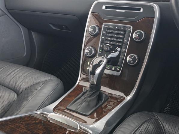 Volvo V70 III Рестайлинг с пробегом 2013 года, цена 1 000 000 рублей, 145115 км, универсал, Автокод Объявления