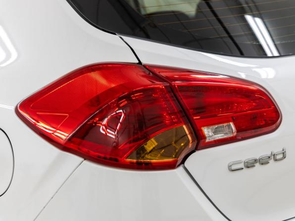 Kia Ceed II Рестайлинг с пробегом 2018 года, цена 1 298 000 рублей, 97697 км, универсал, Автокод Объявления