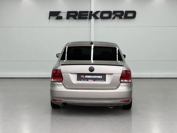 Volkswagen Polo V Рестайлинг с пробегом 2018 года, цена 1 089 000 рублей, 148131 км, седан, Автокод Объявления