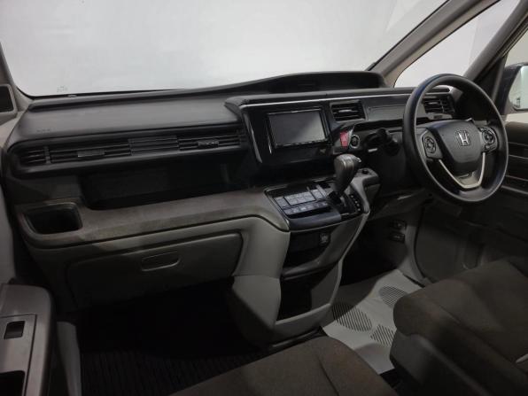 Honda Stepwgn V с пробегом 2015 года, цена 1 560 000 рублей, 154637 км, минивэн, Автокод Объявления