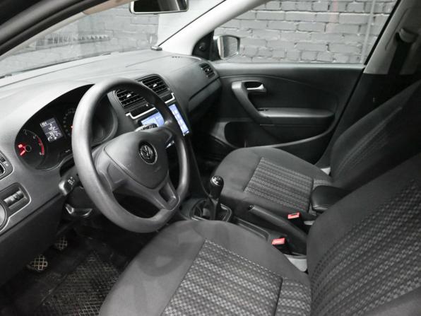 Volkswagen Polo V Рестайлинг с пробегом 2017 года, цена 1 240 000 рублей, 75550 км, седан, Автокод Объявления