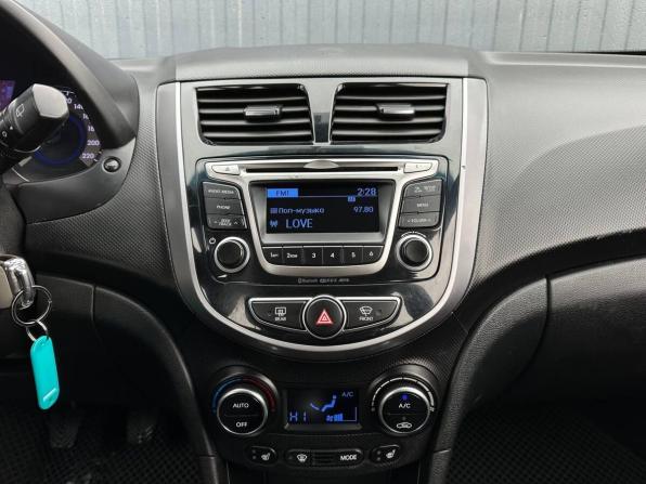 Hyundai Solaris I Рестайлинг с пробегом 2015 года, цена 749 000 рублей, 132800 км, хэтчбек, Автокод Объявления