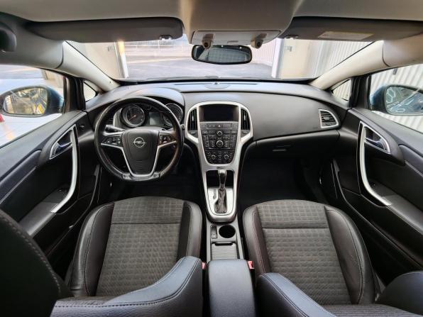 Opel Astra J Рестайлинг с пробегом 2013 года, цена 1 000 000 рублей, 158272 км, хэтчбек, Автокод Объявления