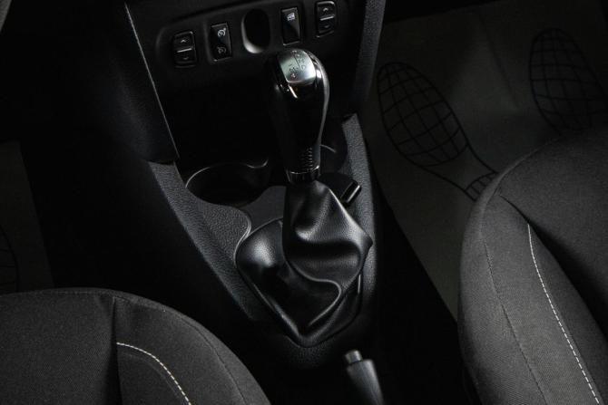 Renault Sandero II с пробегом 2015 года, цена 929 000 рублей, 91850 км, хэтчбек, Автокод Объявления