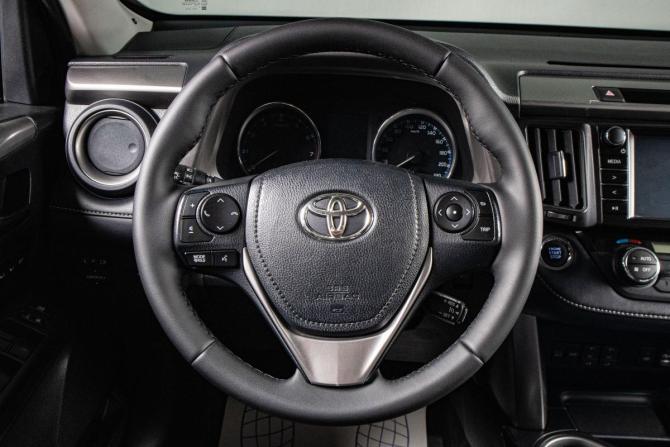 Toyota RAV4 IV (XA40) Рестайлинг с пробегом 2017 года, цена 2 659 000 рублей, 115000 км, внедорожник, Автокод Объявления