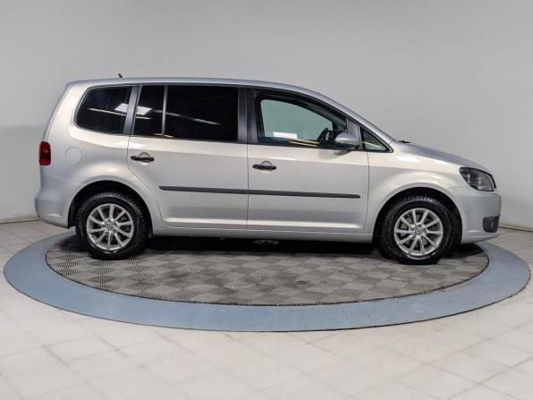 Volkswagen Touran I Рестайлинг 2 с пробегом 2011 года, цена 859 900 рублей, 211800 км, компактвэн, Автокод Объявления