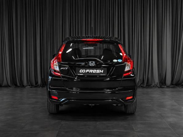 Honda Fit III Рестайлинг с пробегом 2018 года, цена 929 000 рублей, 144222 км, хэтчбек, Автокод Объявления