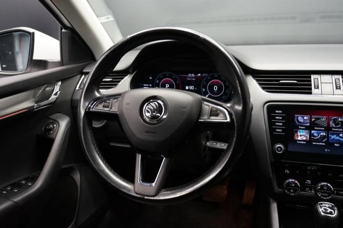 Skoda Octavia III (A7) Рестайлинг с пробегом 2019 года, цена 2 380 000 рублей, 152000 км, лифтбек, Автокод Объявления
