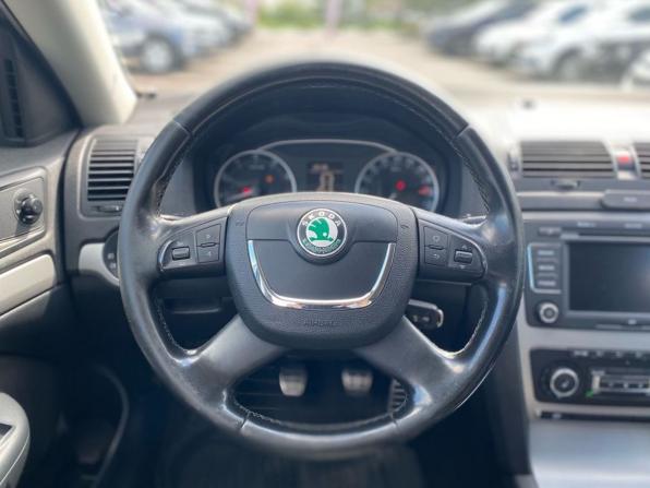 Skoda Octavia II (A5) Рестайлинг с пробегом 2011 года, цена 750 000 рублей, 253377 км, лифтбек, Автокод Объявления