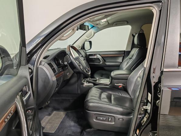 Toyota Land Cruiser 200 Series Рестайлинг 2 с пробегом 2015 года, цена 4 249 000 рублей, 382361 км, внедорожник, Автокод Объявления